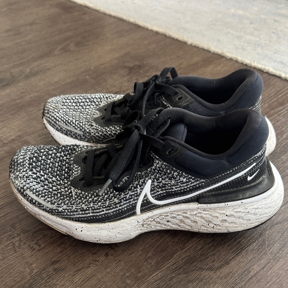 Nike Black and White Knit Running Sneakers